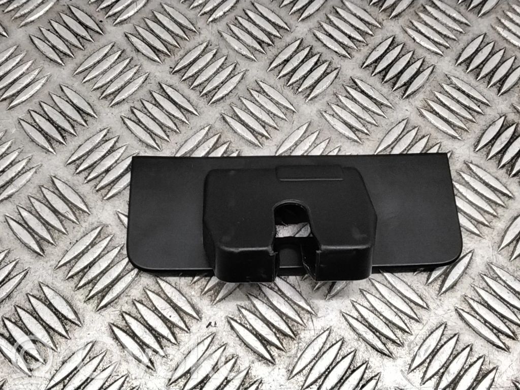 Volvo V70 Tailgate/boot lid lock trim 