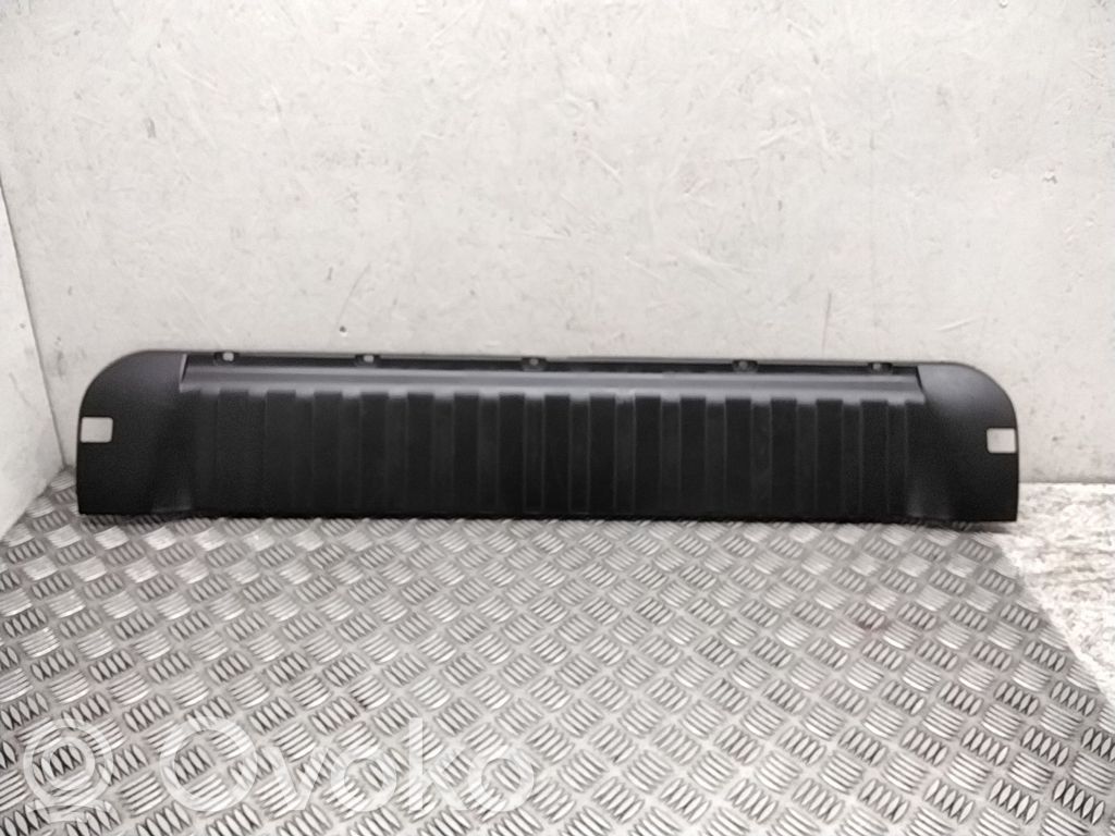Tailgate trim   7149638