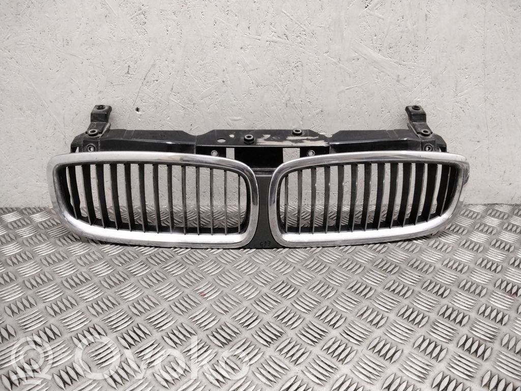 BMW 7 E65 E66 Grotelės viršutinės 