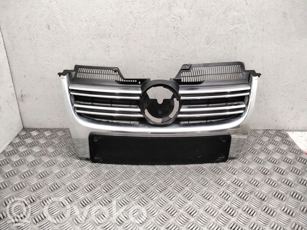 Volkswagen Golf V Etupuskurin ylempi jäähdytinsäleikkö 