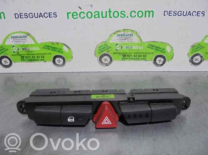 KIA Ceed Botón interruptor de luz de peligro 