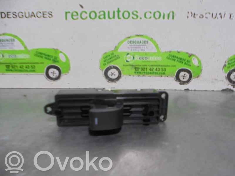 Electric window control switch   GDK466380A