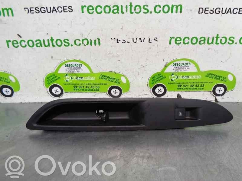 Opel Mokka Electric window control switch 