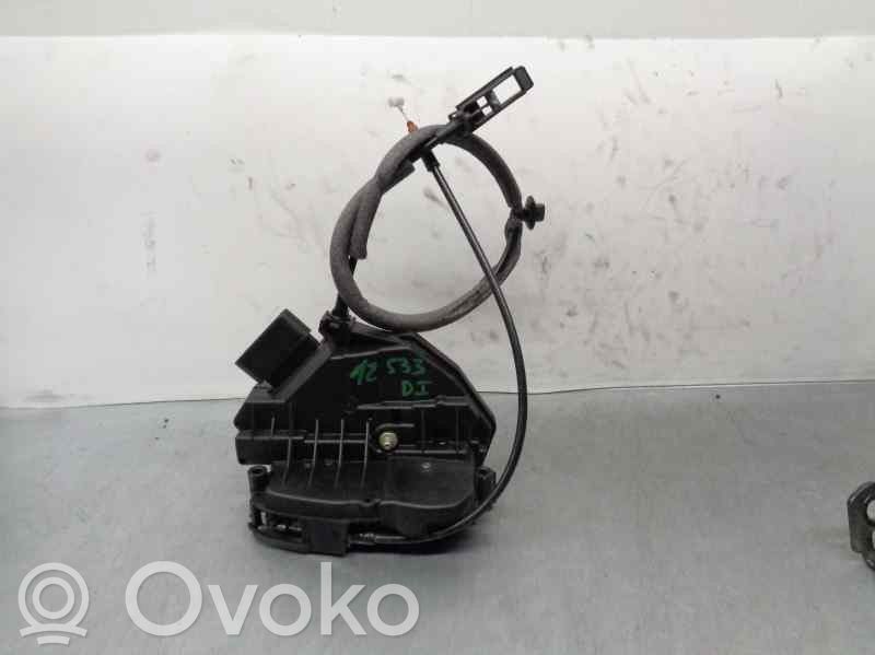 Ford Focus Priekšpusē slēdzene 