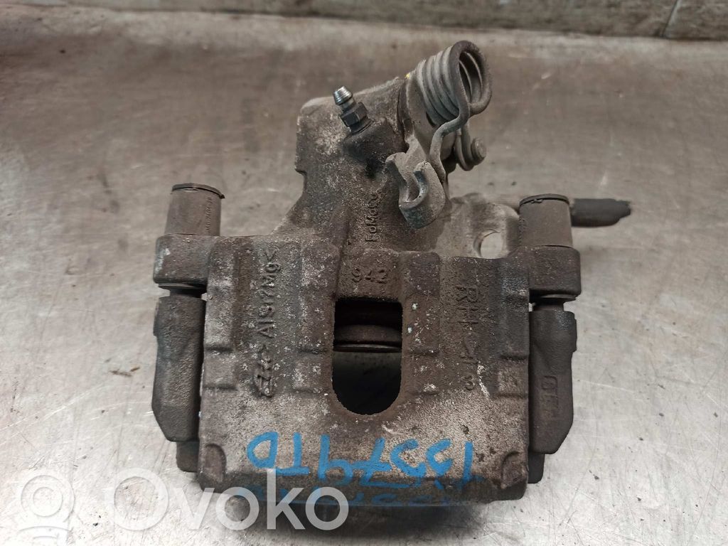 Mazda 5 Скоба заднего суппорта 