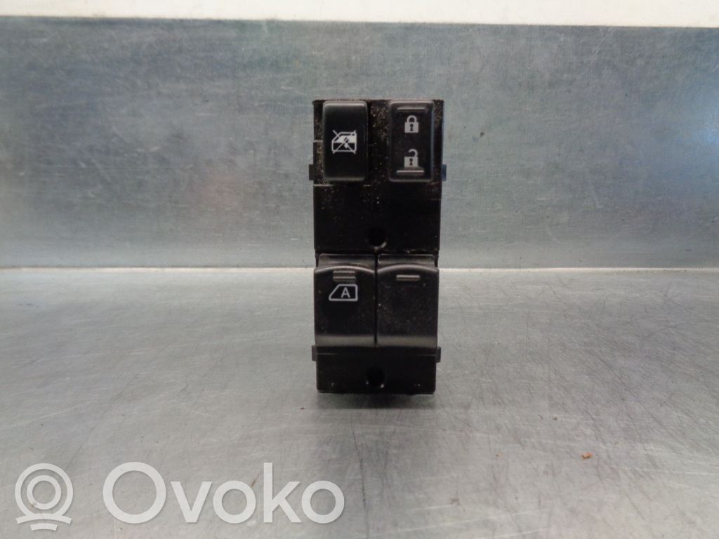 Nissan Micra Electric window control switch 