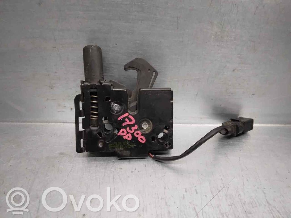 Seat Arona Tie down hook / loop 