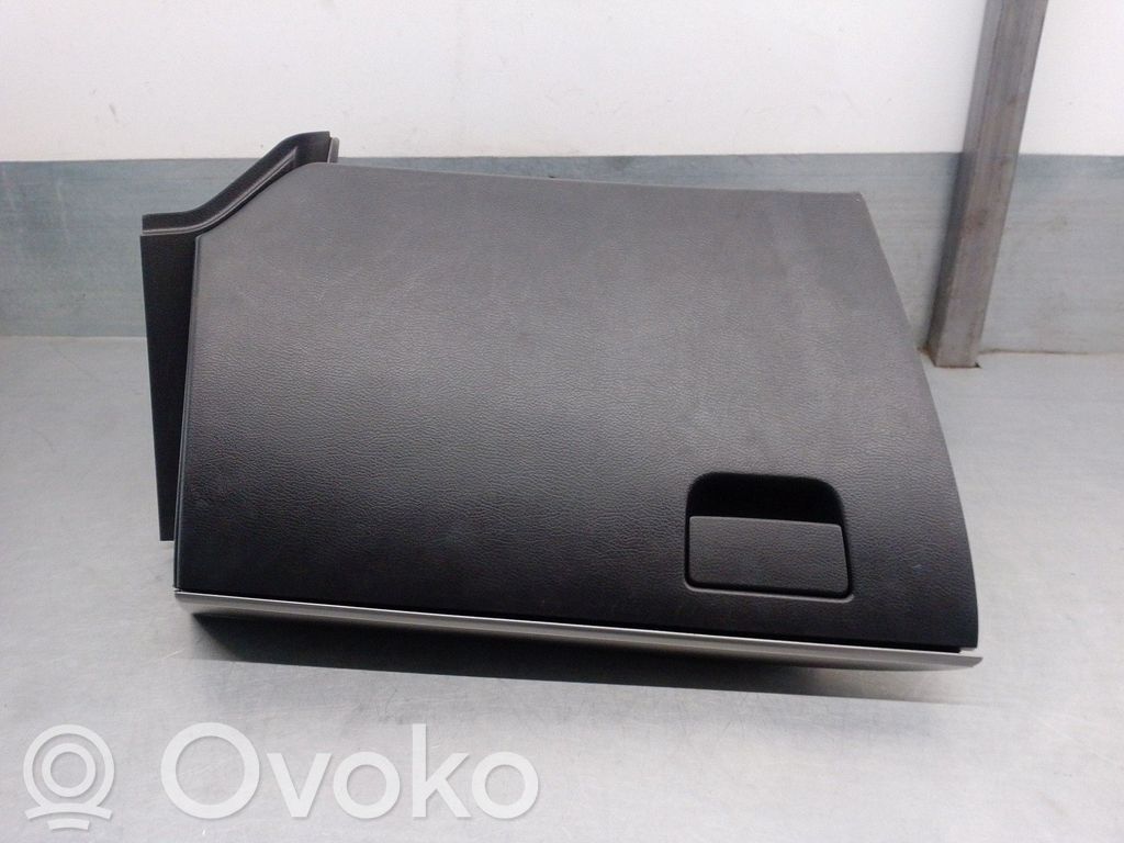 Mazda 3 II Daiktadėžė 