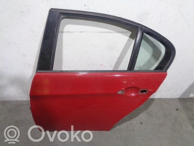 Aizmugurējās durvis   41007203647,ROJA,4PUERTAS