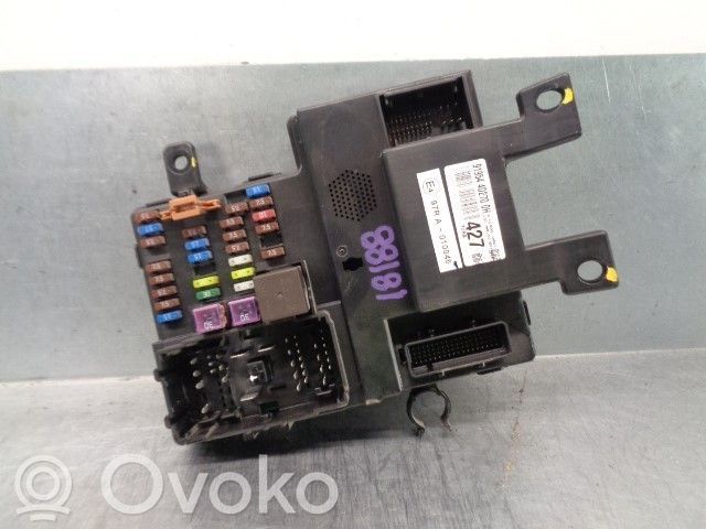 KIA Carnival Fuse box set 