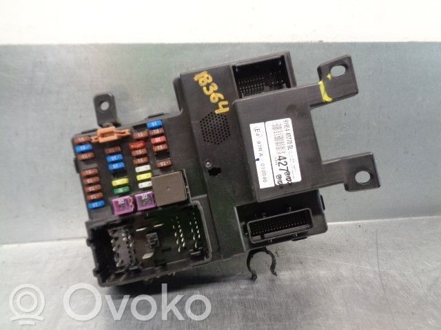 KIA Carnival Fuse box set 