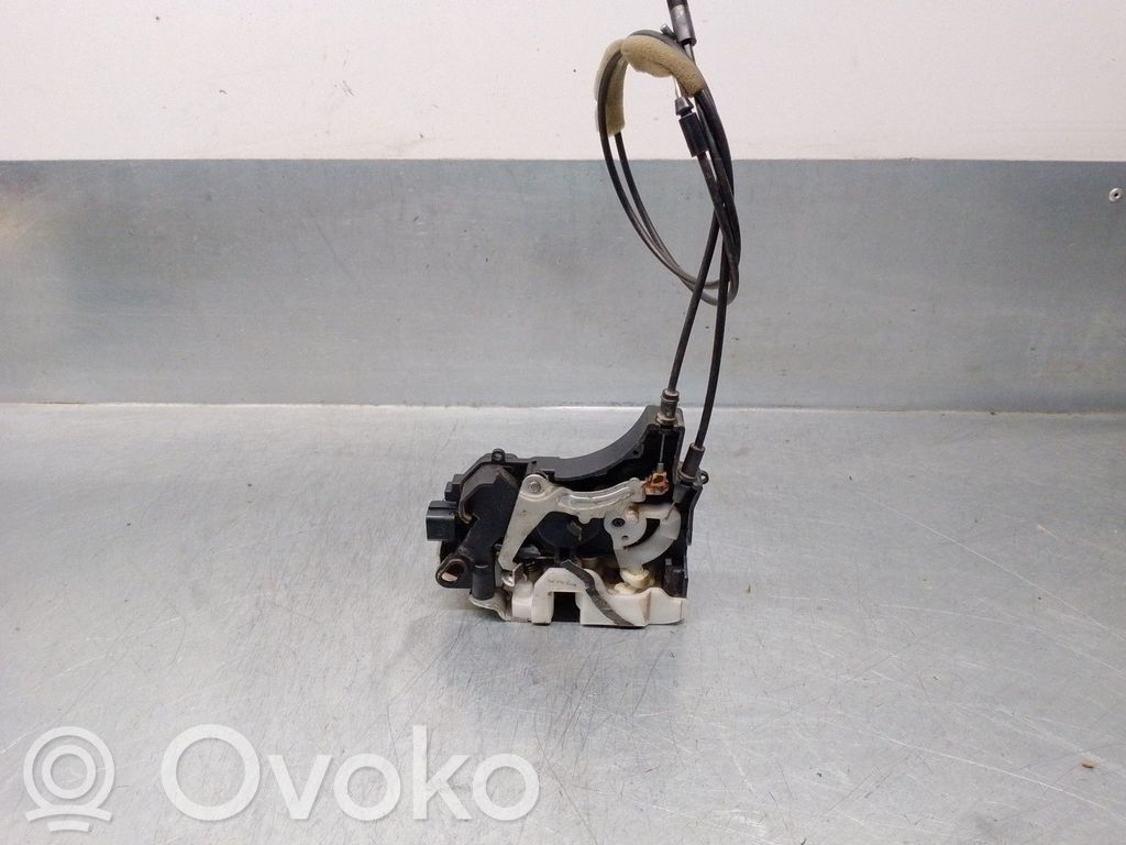Mitsubishi Lancer X Priekšpusē slēdzene 