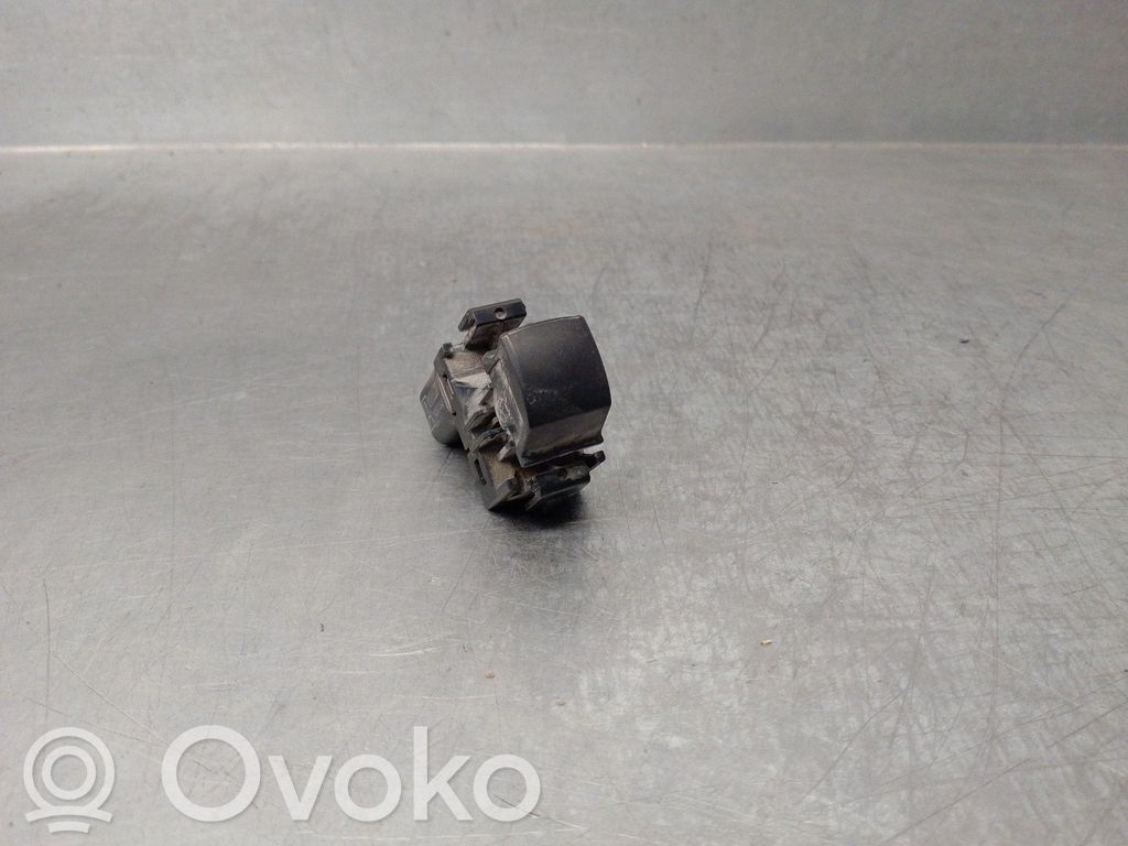 Mitsubishi L300, Cosmos Rear window lifting mechanism without motor 