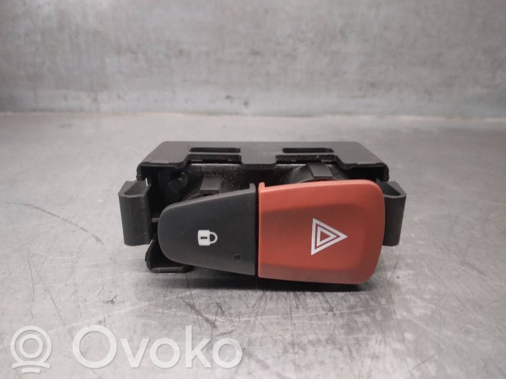 Renault Megane III Hazard light switch 