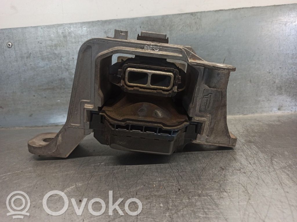 Ford Focus Engine mount bracket 