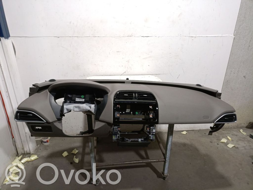 Jaguar XE Panelė 