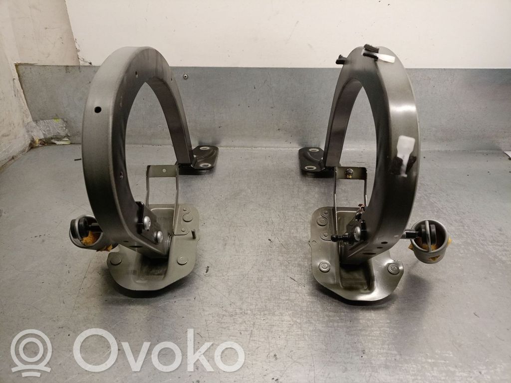 Jaguar XE Tailgate/trunk/boot hinge 