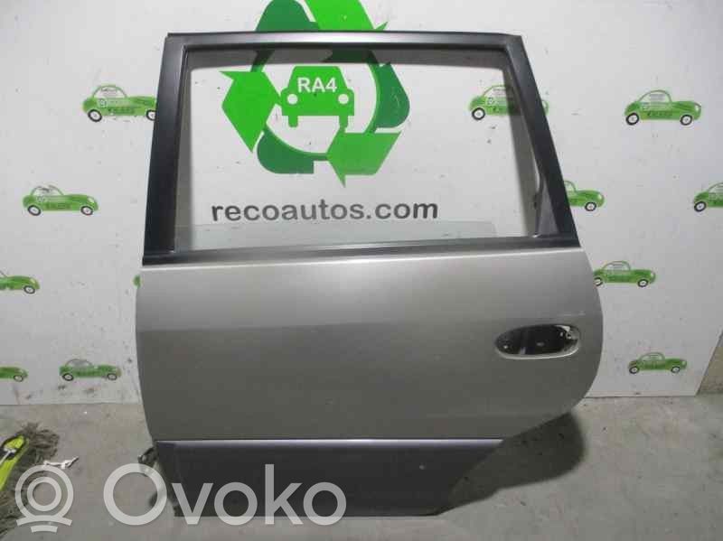 KIA Carens I Puerta trasera 
