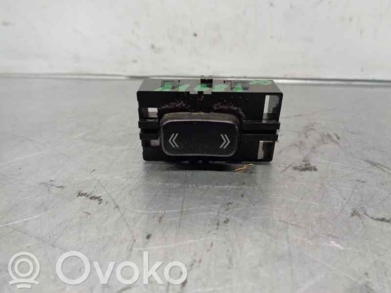 Cadillac CTS Electric window control switch 