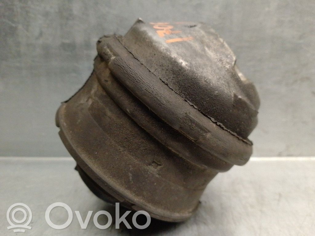 Mercedes-Benz C W202 Engine mount bracket 