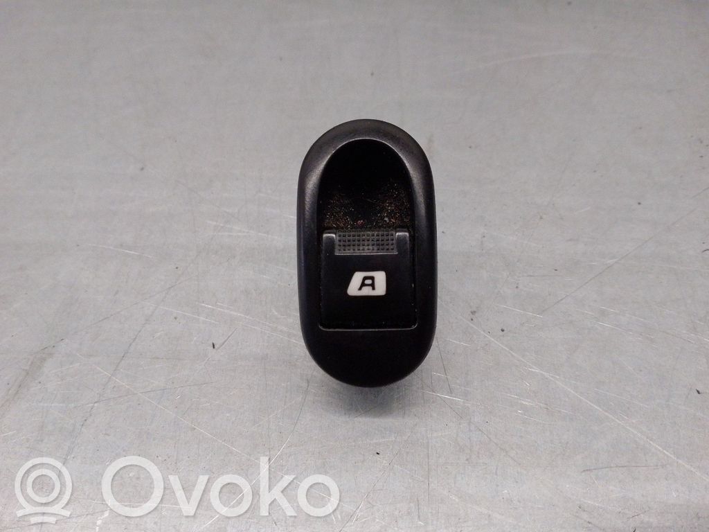 Peugeot 1007 Electric window control switch 