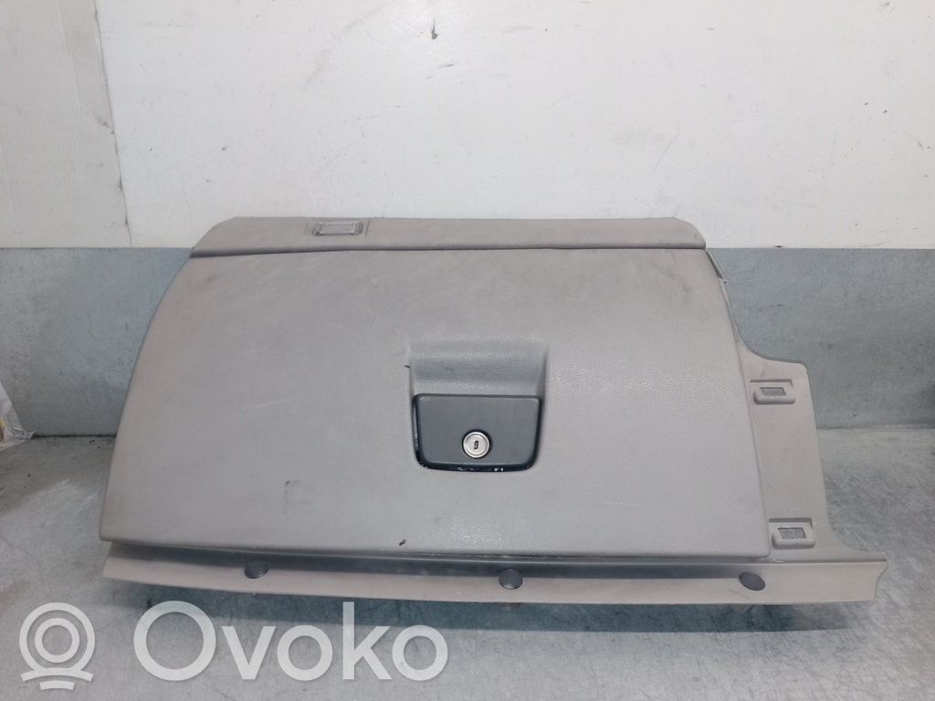 Volvo C30 Cutie mănuși 