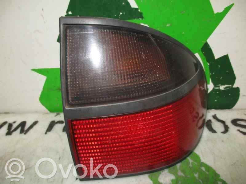 Renault Laguna I Aizmugurējais lukturis virsbūvē 