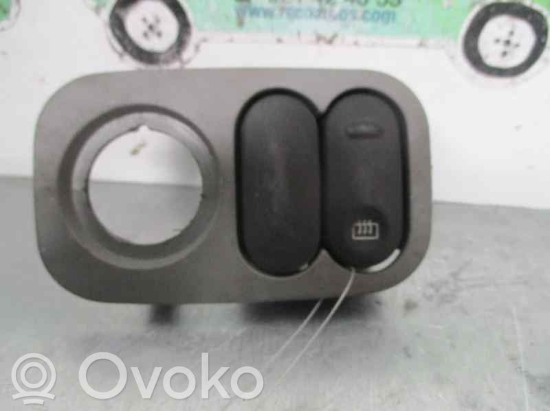 Renault Kangoo I Windscreen/window heater switch 