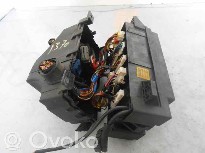 KIA Carnival Fuse box set 