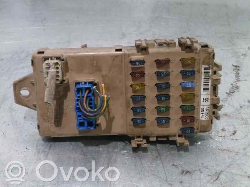 Subaru Outback Juego de caja de fusibles 