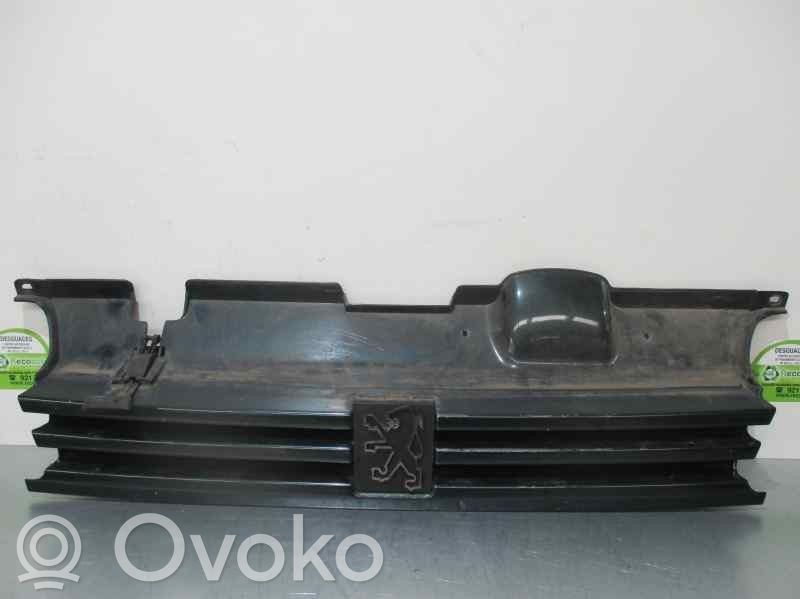 Atrapa chłodnicy / Grill   925558877