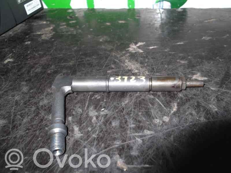 Nissan Almera N16 Wtryskiwacz paliwa 
