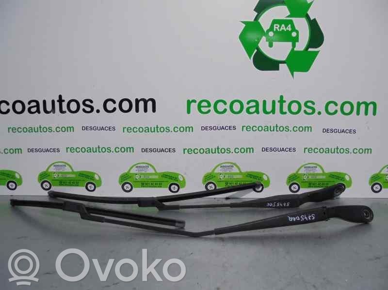Brazo del limpiaparabrisas delantero
