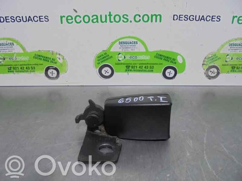 Opel Corsa D Takaistuimen turvavyön solki 