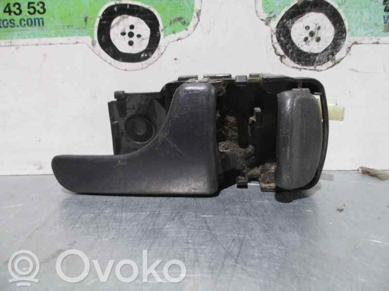 Nissan Terrano Manecilla interna puerta trasera 