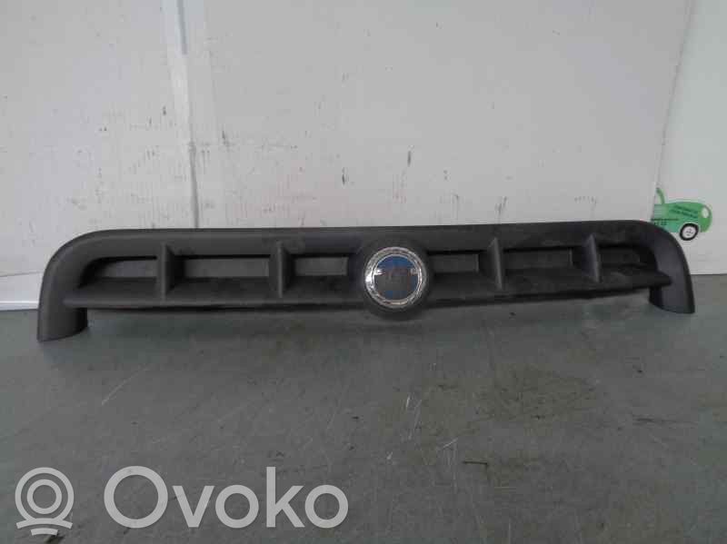Fiat Doblo Rejilla delantera 