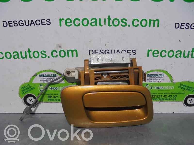 Manecilla externa puerta delantera
