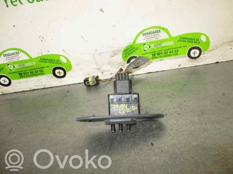 Manecilla interna puerta trasera   86VBV266A62
