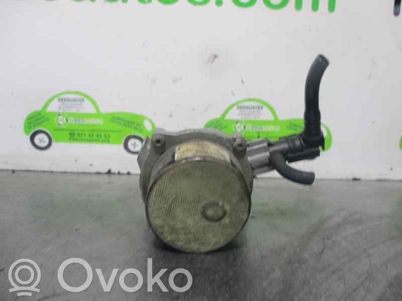 Renault Megane II Vacuum pump 
