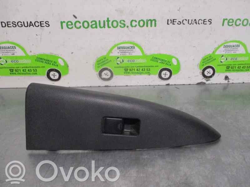 Nissan Note (E11) Electric window control switch 