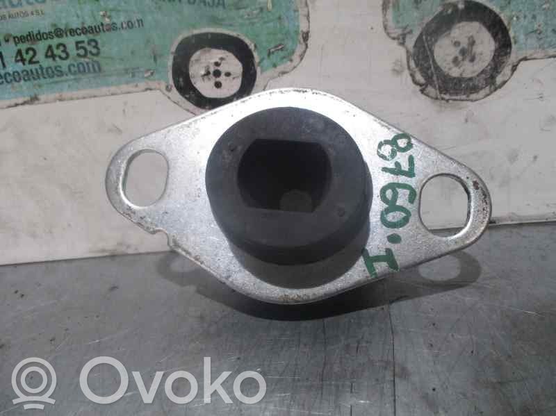 Wspornik / Mocowanie silnika   17747031