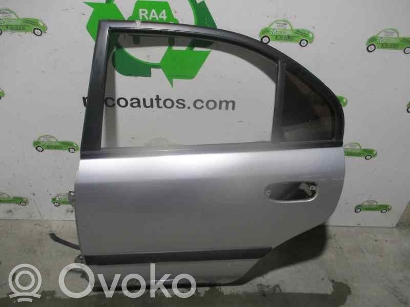 Mitsubishi Carisma Puerta trasera 