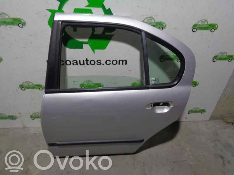 Nissan Primera Puerta trasera 
