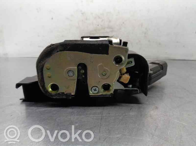 Toyota Corolla Verso E121 Galinių durų spyna 