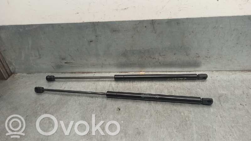 Mercedes-Benz A W168 Tailgate/trunk strut/damper 