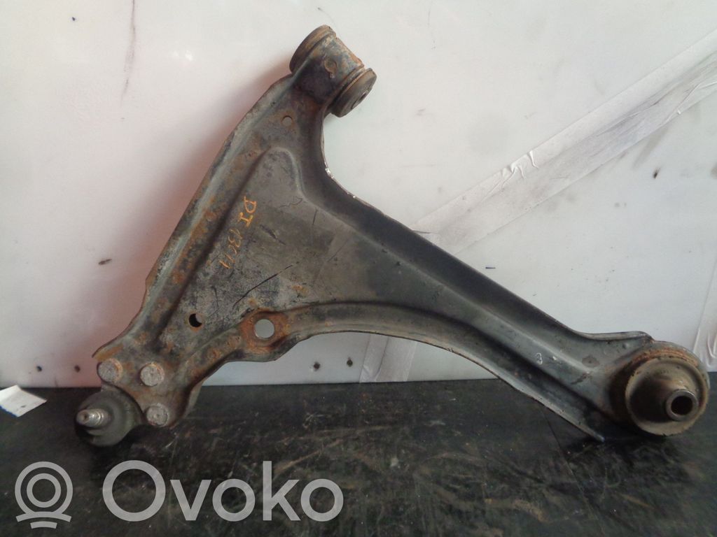 Opel Calibra Wahacz przedni 
