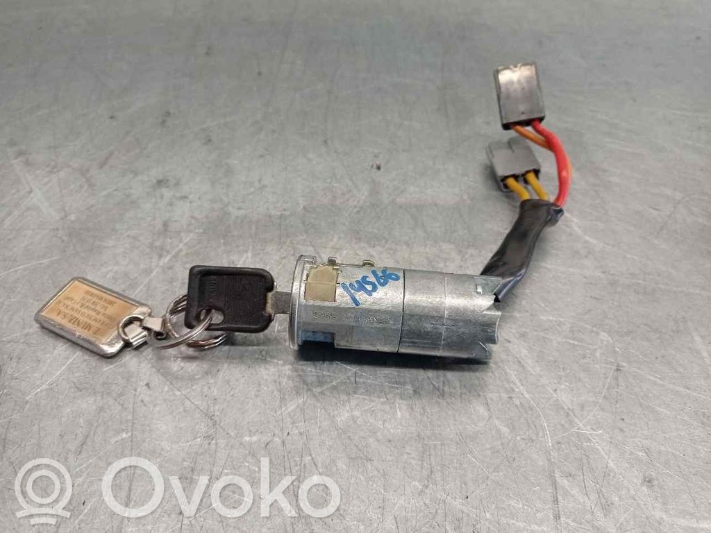 Renault Clio I Užvedimo spynelė 