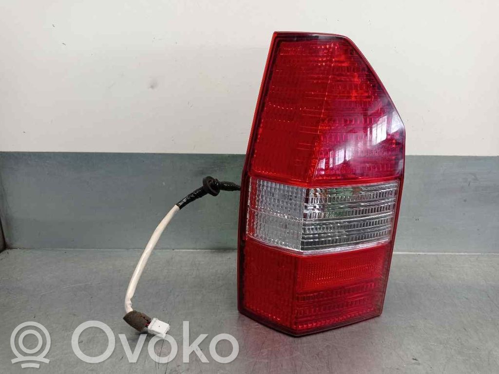 Mitsubishi Space Wagon Aizmugurējais lukturis virsbūvē 