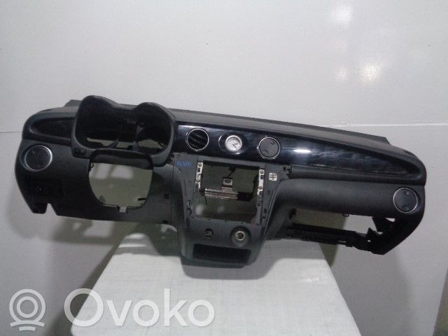 Mitsubishi Outlander Panelė 