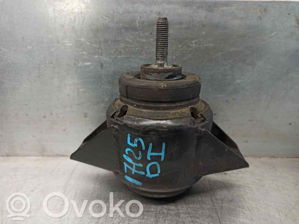 Engine mount bracket   KKB102602